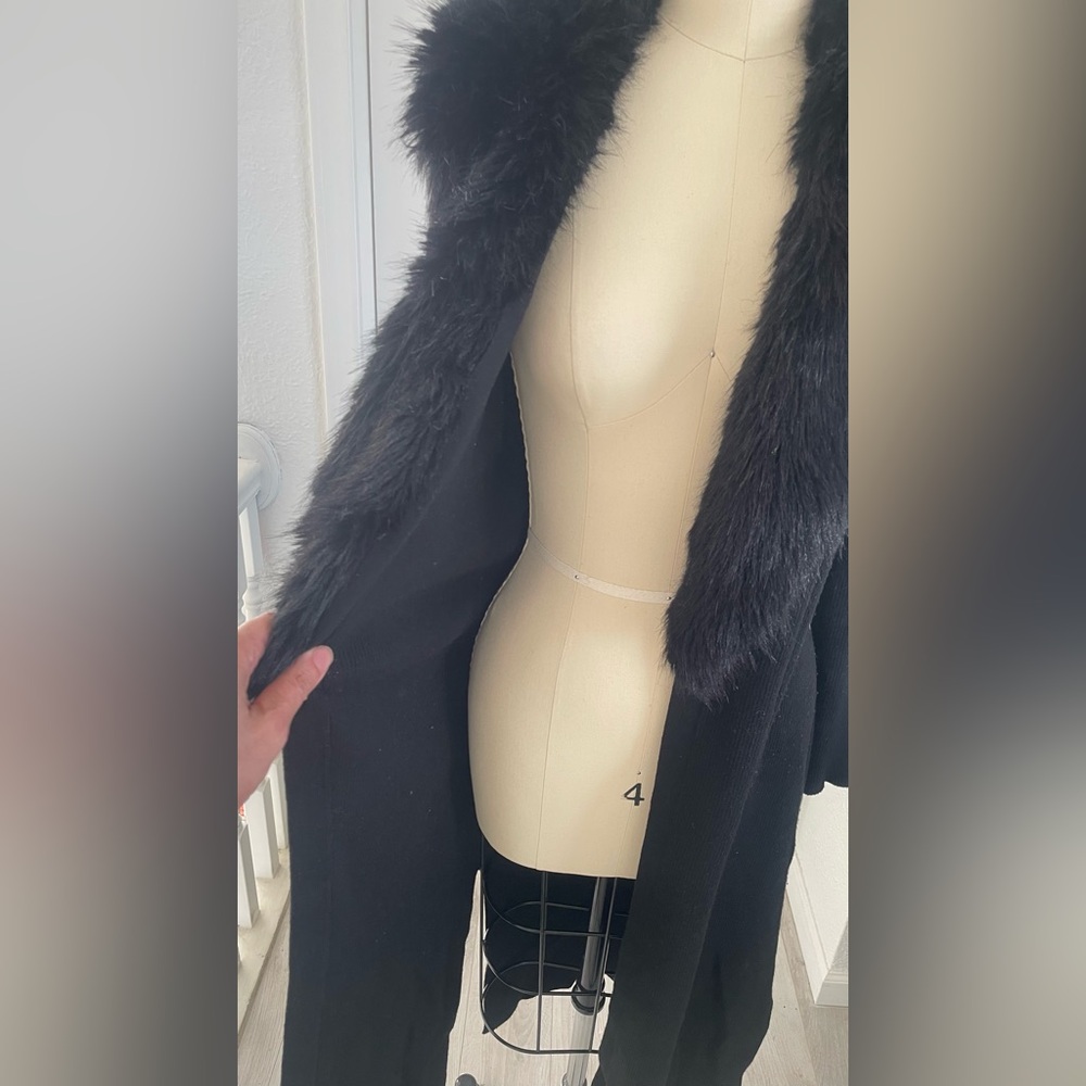 White House black market Black removable Faux Fur Trimmed belted long cardigan. - Picture 5 of 11
